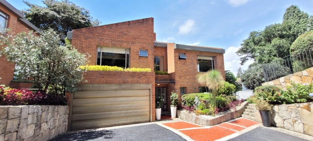 Venta de Casa en Bogotá – Conjunto Monticello Etapa I, 625 m² de lote y 321 m² construidos