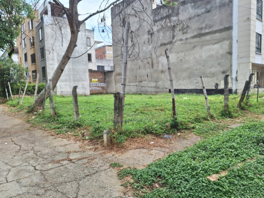 Venta de Lote esquinero en el Ingenio Cali