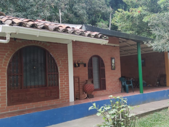 Casa Lote en Venta – La Buitrera, Cali (Vía al Crucero – Sector Girasoles)