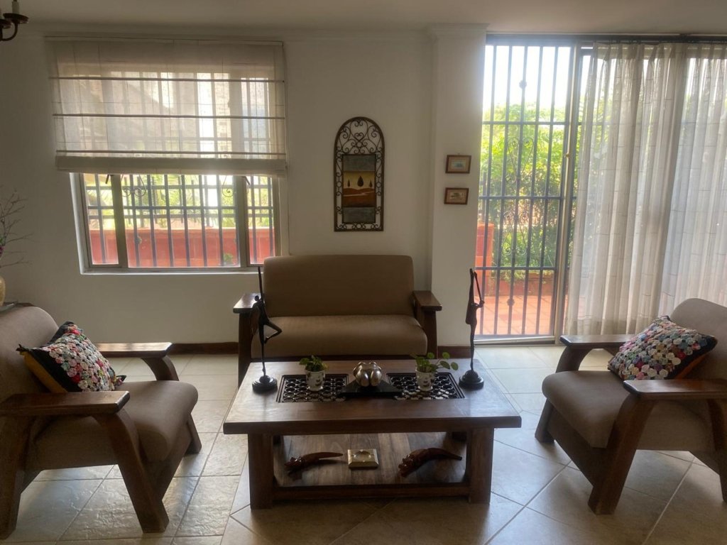 VENDO espectacular casa en Sabaneta zona colegio el Carmelo