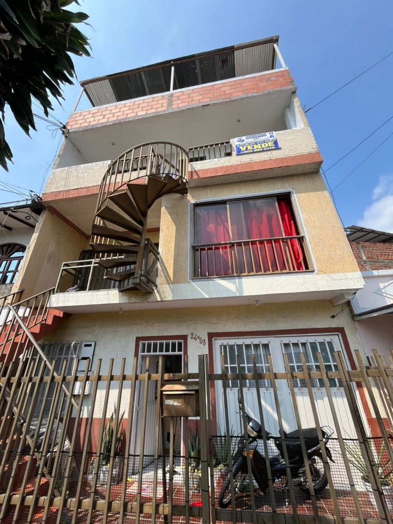 Se vende Casa en Las Acacias Cali