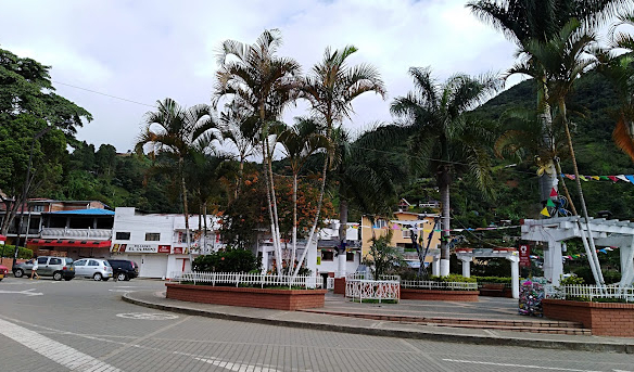 Se vende, arrienda o permuta Casa en Felidia, Valle – cerca al Saladito