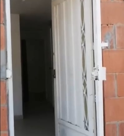 Apartamento en venta en Colinas de Calasanz, Medellín – 2 habitaciones, patio y cuarto útil
