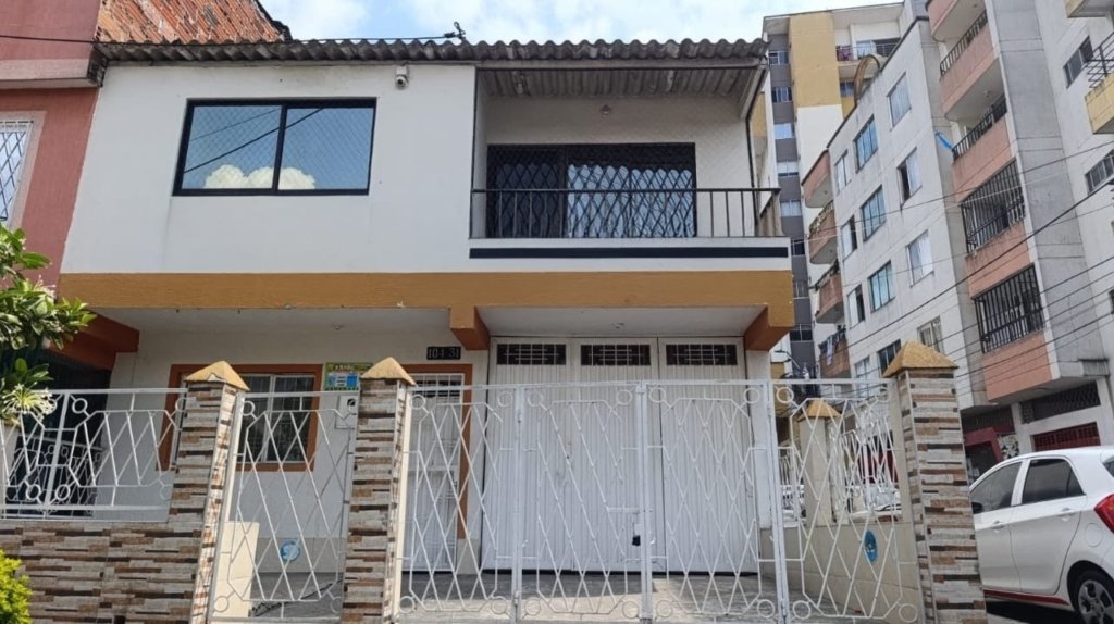 SE ARRIENDA CASA ESQUINERA cerca Outlet Único vía al Terminal Transportes Bucaramanga