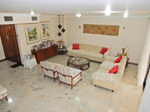 Apartamento en venta en Cali Oeste – Barrio Santa Rita | 226 m² | Ascensor