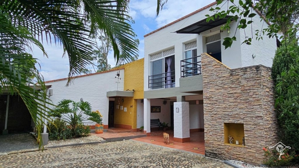 Venta casa campestre de diseño premiado – EN CONDOMINIO CAMPESTRE RIBERAS DE LA MERCEDES JAMUNDI
