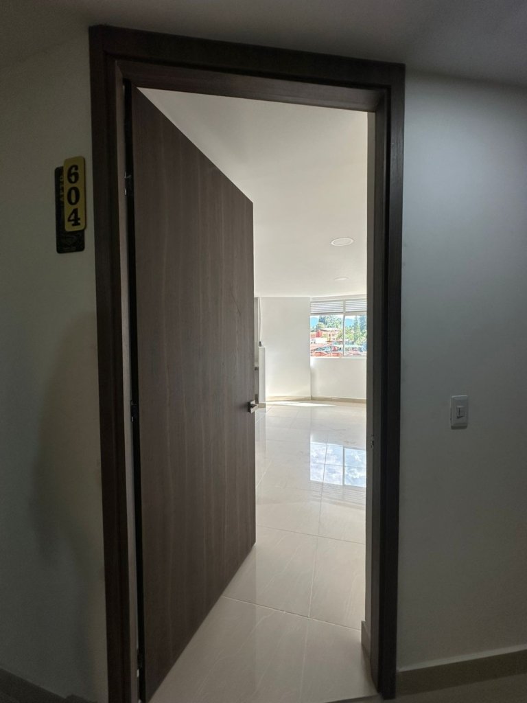 Venta Apartaestudio con Parqueadero de carro Cubierto Piso 6 Ed. Santa Ana en Caldas – Antioquia