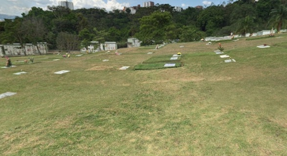 Lote doble cementerio jardines de la colina (vendo o permuto)