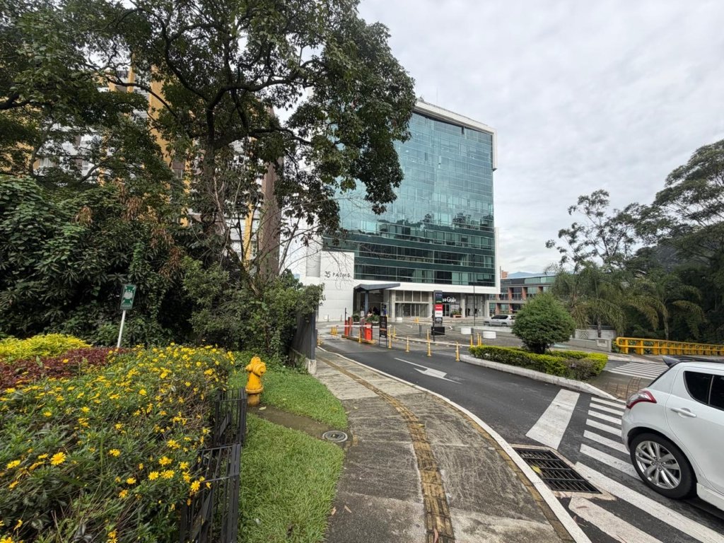 Oficina en Medellín – Business Tower 35 Palms