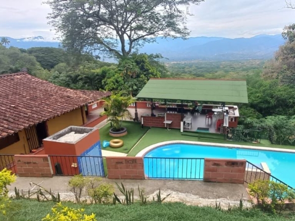 Finca en venta en Sopetrán, Antioquia, parcelación cerrada, piscina, 3.600 m²