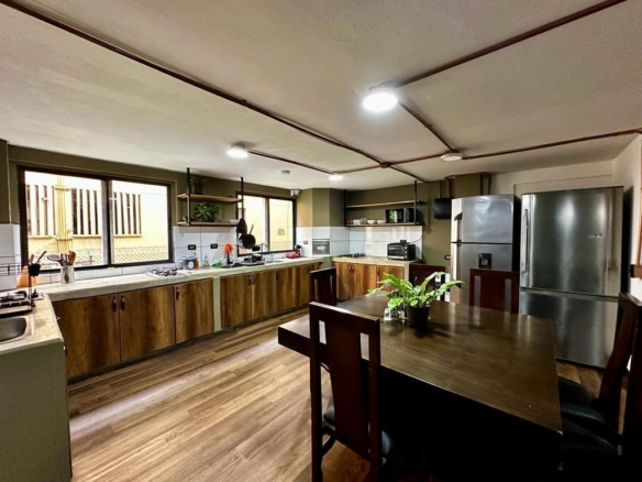Apartamento en venta en El Poblado – La Aguacatala – Remodelado, 8 habitaciones