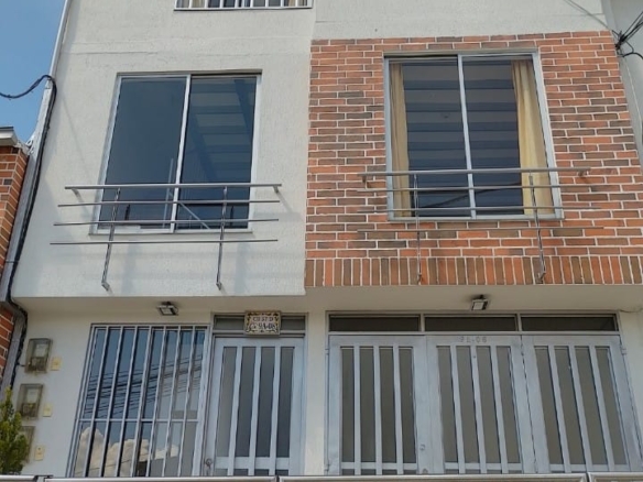 Casa con 3 apartamentos en venta en Mirador de La Carola, Manizales