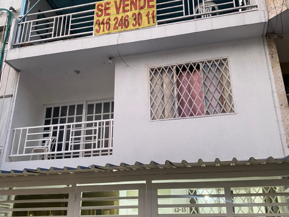 Venta de casa de tres niveles en El Caney, Cali