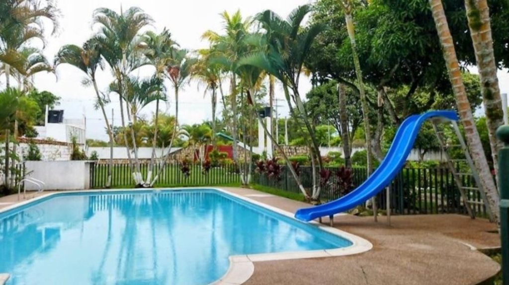 Finca en alquiler en Chinauta cerca a Fusagasugá – capacidad para 24 personas