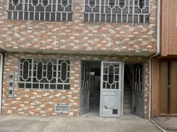 Casa Trifamiliar en Venta en Las Delicias, Bogotá – Doble Frente y Alta Rentabilidad