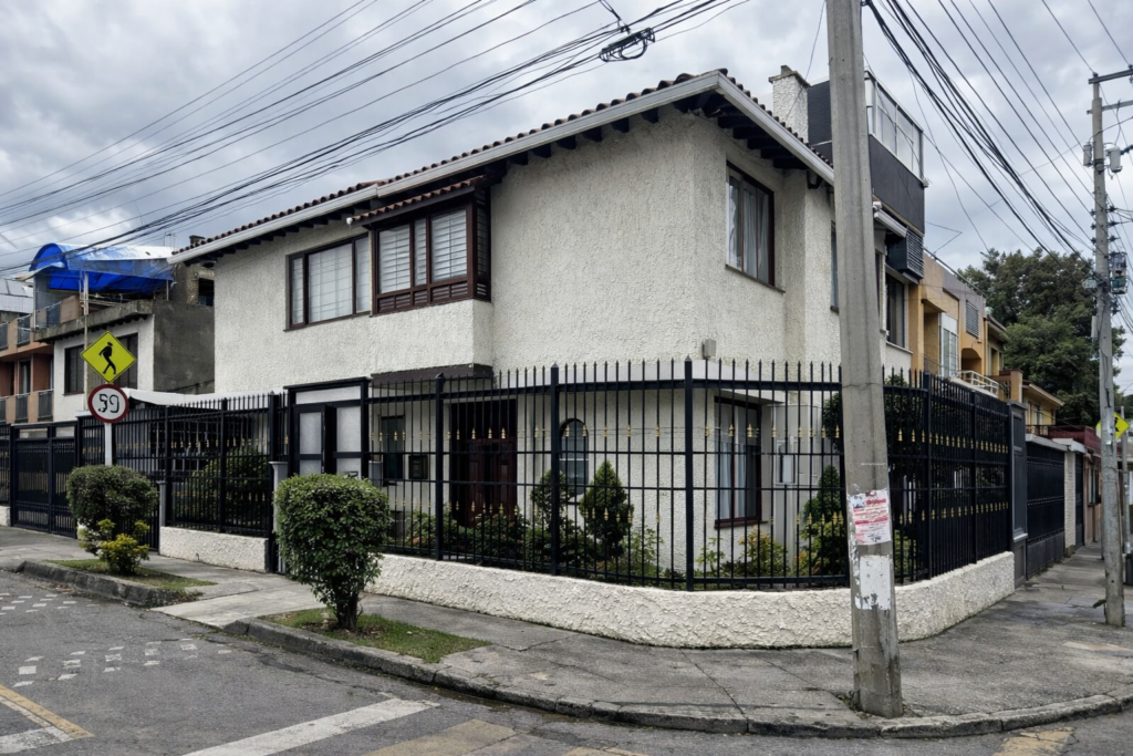 Casa en Venta en La Campiña, Bogotá Esquinera