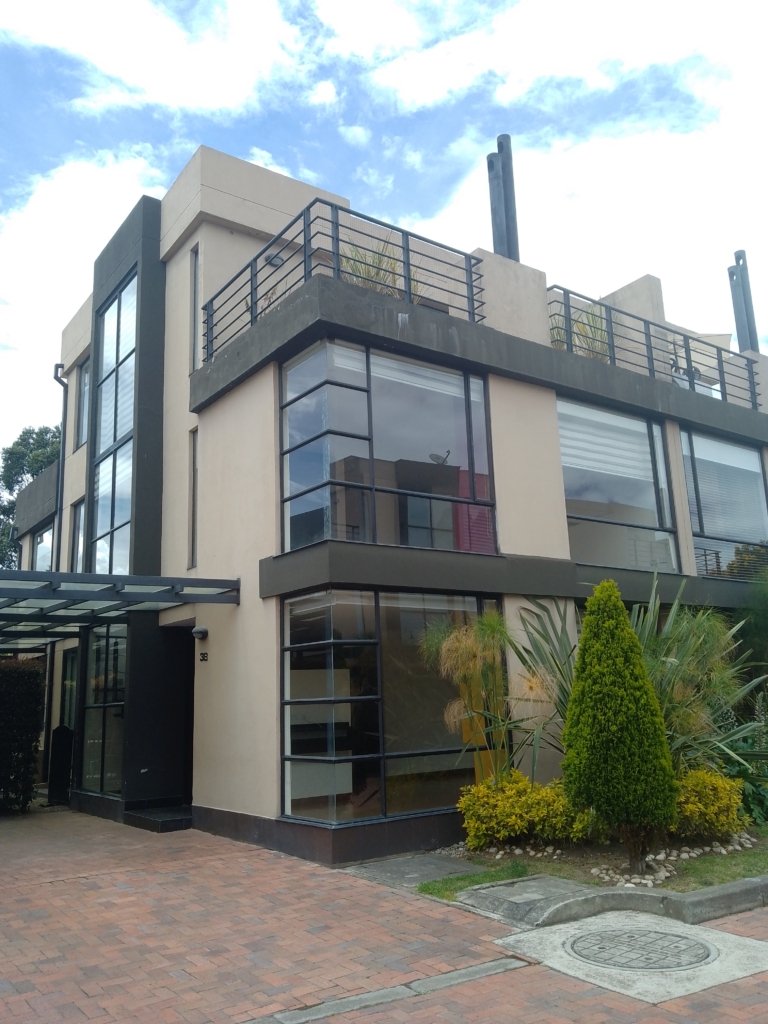 Venta casa en el Condominio Avalon Hills en Chía – Cundinamarca