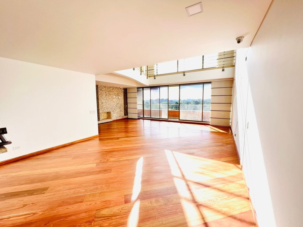 Penthouse dúplex esquinero en venta – Club House – Bogotá