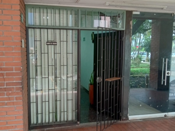 Local comercial esquinero en venta en Yumbo, sector Cencar