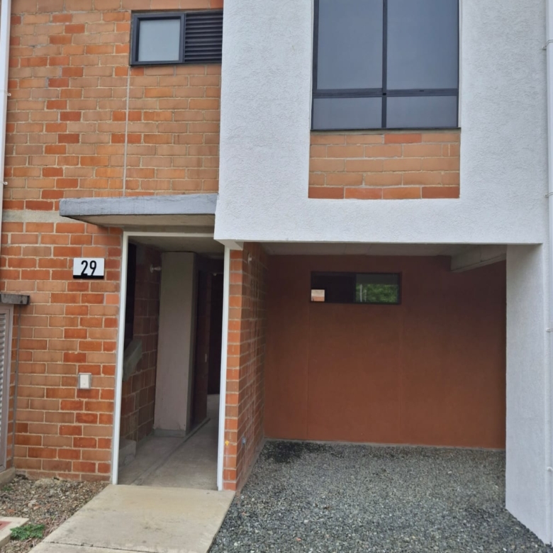 Casa esquinera en venta en Jamundí – Conjunto Entrevientos