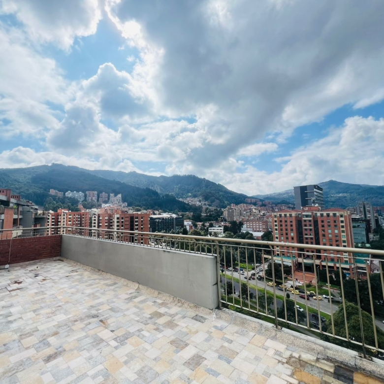 Penthouse dúplex esquinero en venta – Club House – Bogotá