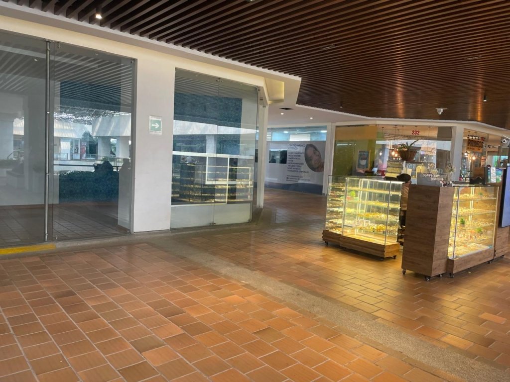 Local comercial en arriendo en el Centro Comercial Holguines Cali