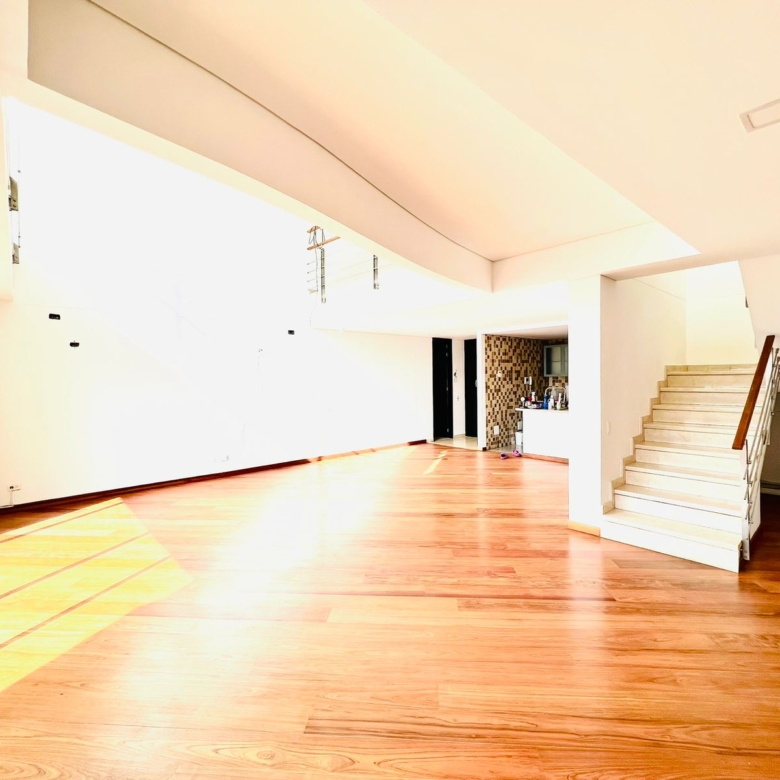 Penthouse dúplex esquinero en venta – Club House – Bogotá