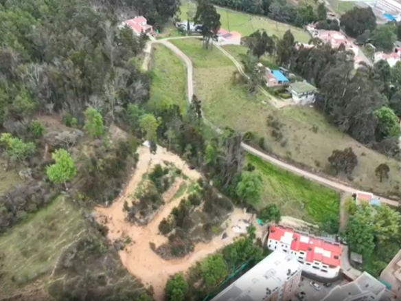 Venta de excelente lote ubicado en el barrio Los Alpes, en Pamplona.