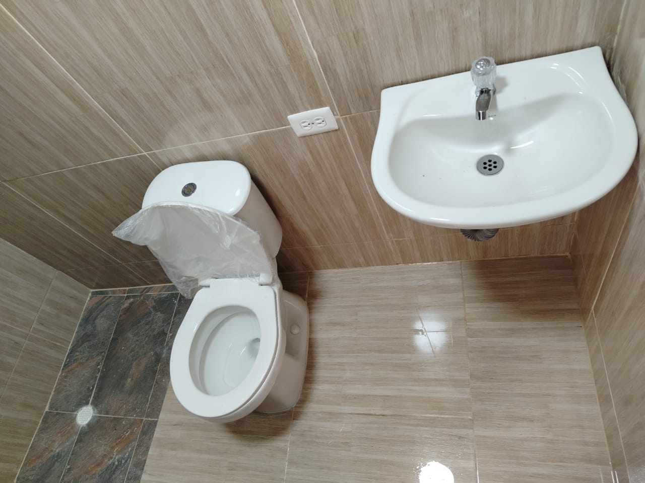 c64d6b53-44e0-4047-88fa-fa2c9c35f85b Casa barrio Popular Cali