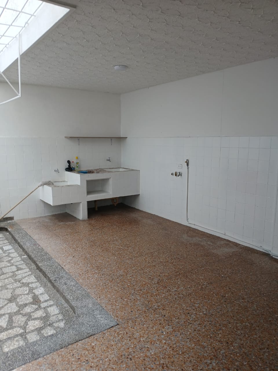 ARRIENDO CASA EN EL SUR DE CALI – PRIMER PISO