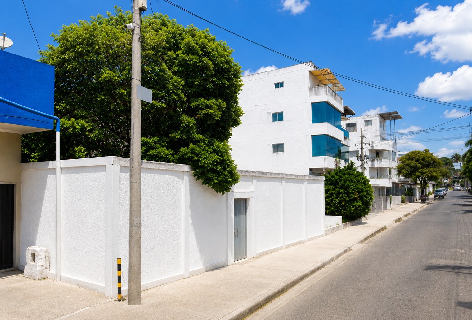 Lote comercial en arriendo ubicado sobre la Avenida Consulado