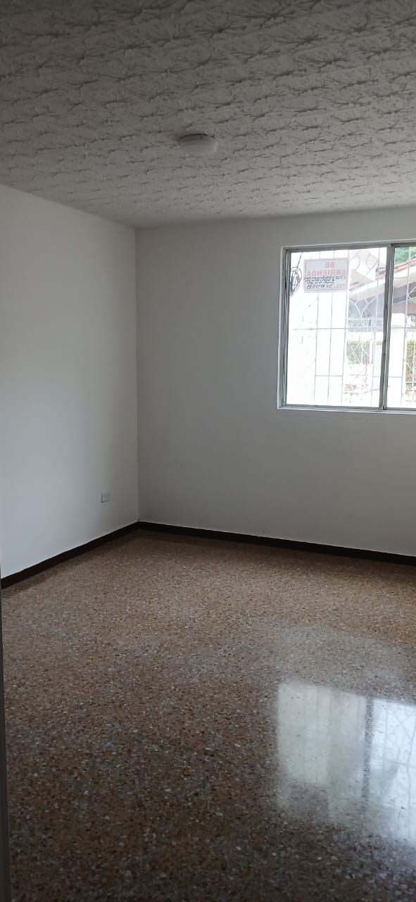 ARRIENDO CASA EN EL SUR DE CALI – PRIMER PISO