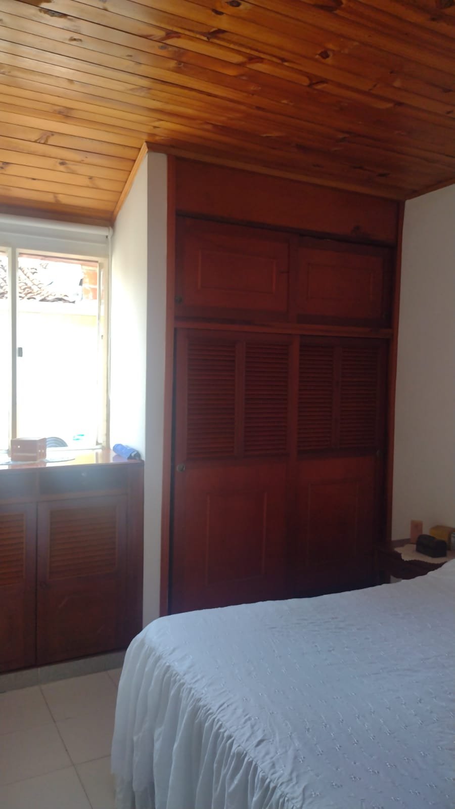 Casa en venta en Bucaramanga, Sector Cacique – Conjunto cerrado con 4 habitaciones, estudio y parqueadero cubierto