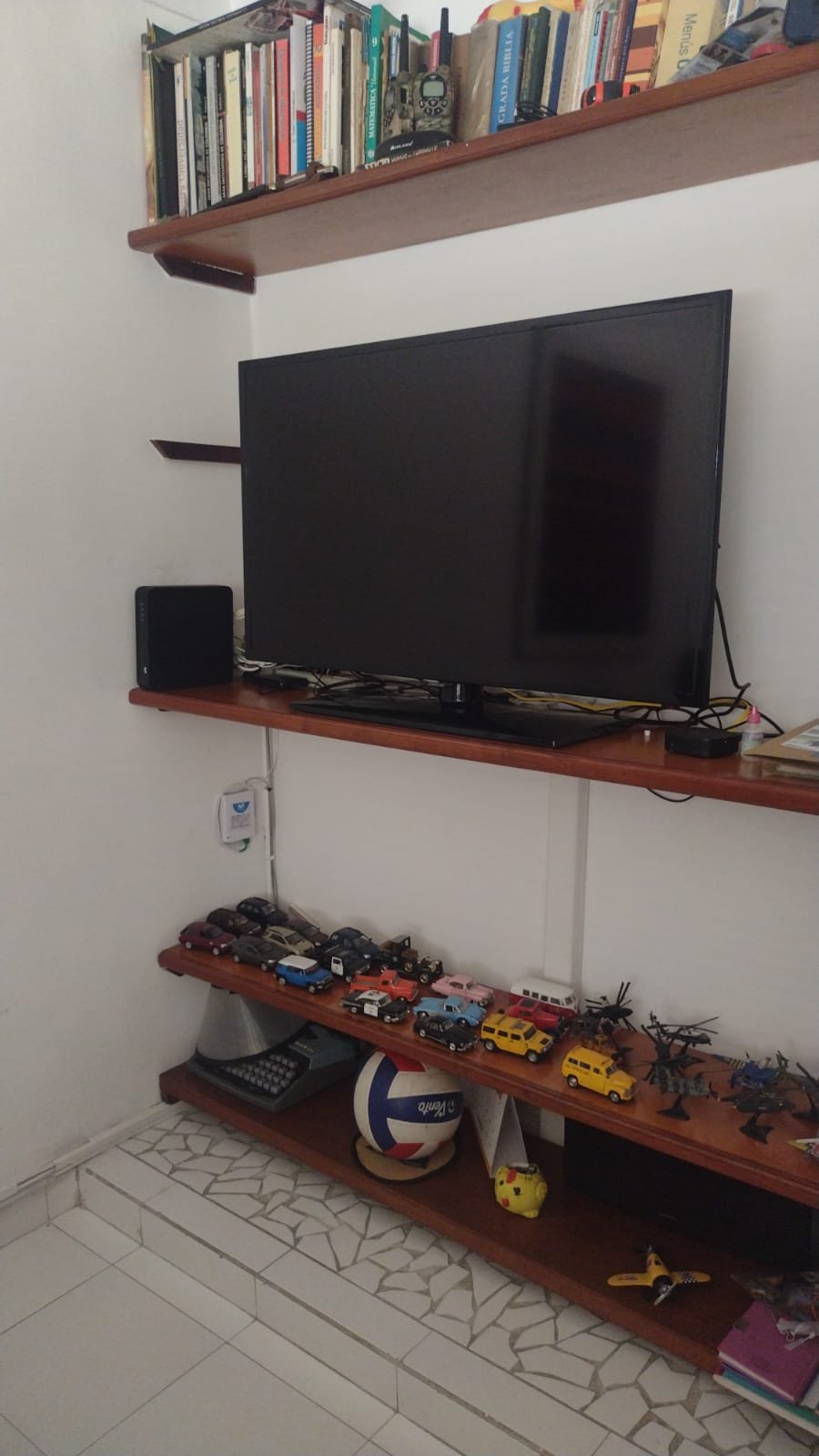 Casa en venta en Bucaramanga, Sector Cacique – Conjunto cerrado con 4 habitaciones, estudio y parqueadero cubierto