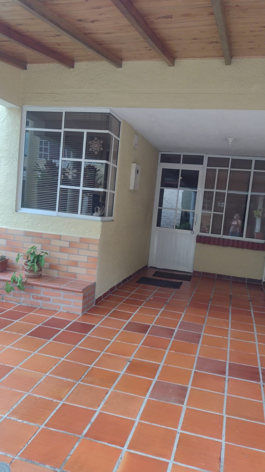 Casa en venta en Bucaramanga, Sector Cacique – Conjunto cerrado con 4 habitaciones, estudio y parqueadero cubierto