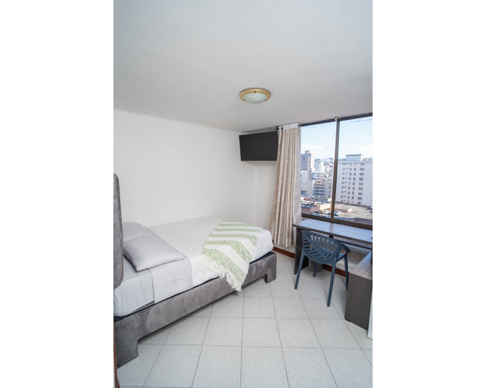 214465-271286-1343887820991877 Apartamento en Venta en el Centro de Medellín Torre Caracas 2