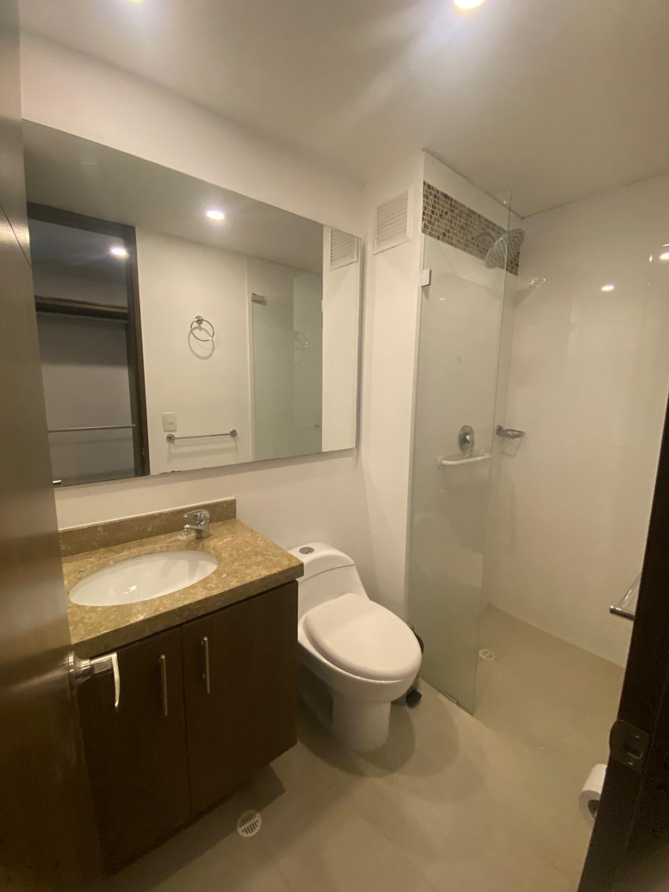214465-271286-1460032786138118 Apartamento en Venta en Las Nieves Bogotá Balcón, Parqueadero y Depósito