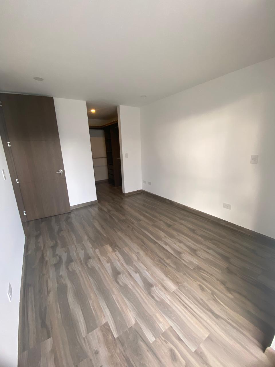 214465-271286-1637112857402166 Apartamento en Venta en Las Nieves Bogotá Balcón, Parqueadero y Depósito