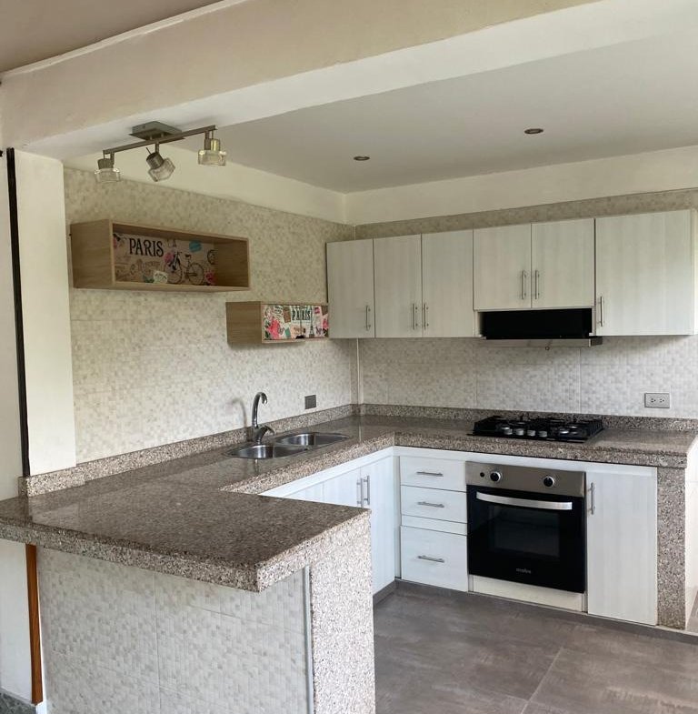 Apartamento en venta en El Limonar, Cali 2 habitaciones Parqueadero comunitario