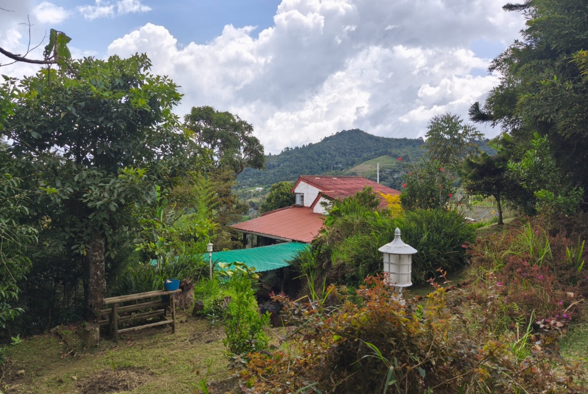 Casa campestre en venta ubicada en Dapa, sector La Olga, municipio de Yumbo