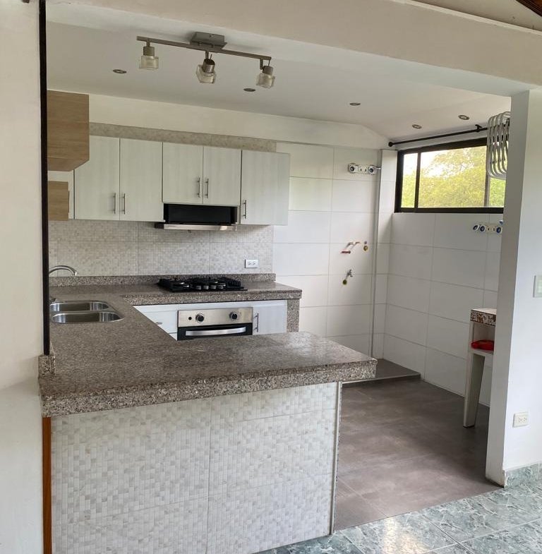 Apartamento en venta en El Limonar, Cali 2 habitaciones Parqueadero comunitario