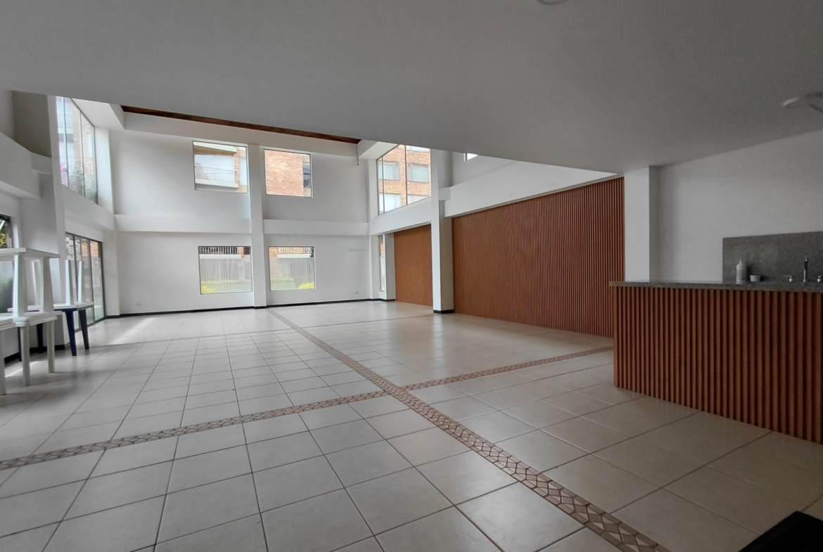 Apartamento en Venta en Colina Campestre Bogota 100 m² con Balcones, Parqueadero y Depósito