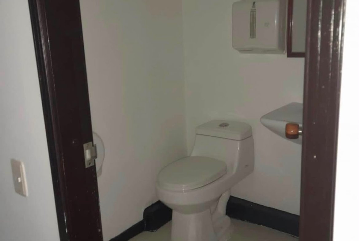 Local Comercial u Oficina en Venta o Arriendo en Centro Comercial Chipichape | 100 m²