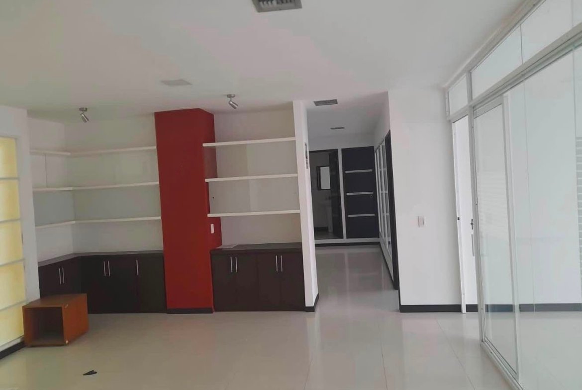 Local Comercial u Oficina en Venta o Arriendo en Centro Comercial Chipichape | 100 m²