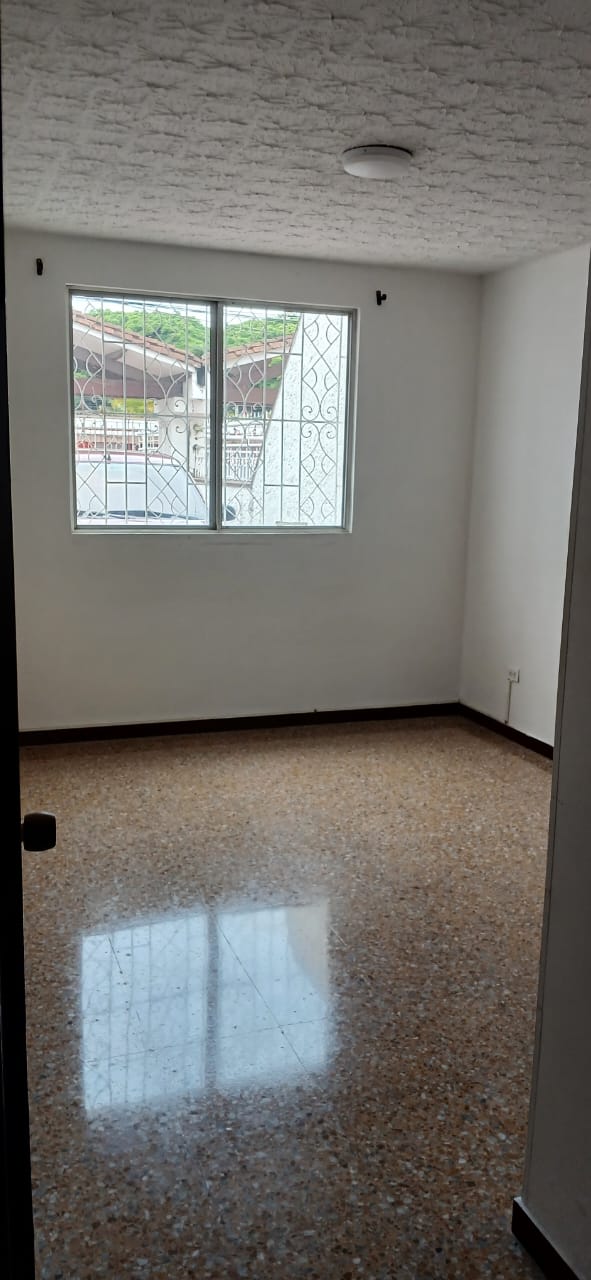 ARRIENDO CASA EN EL SUR DE CALI – PRIMER PISO