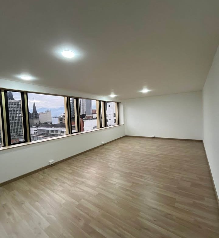 Oficina en venta — Edificio Banco de Bogotá, Centro de Manizales.