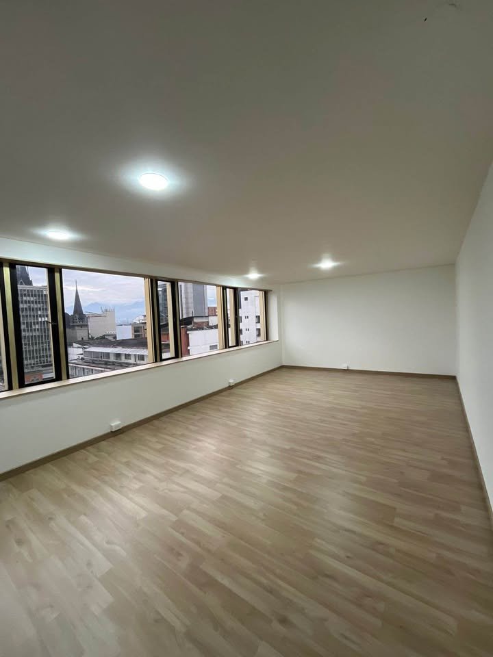 Oficina en venta — Edificio Banco de Bogotá, Centro de Manizales.