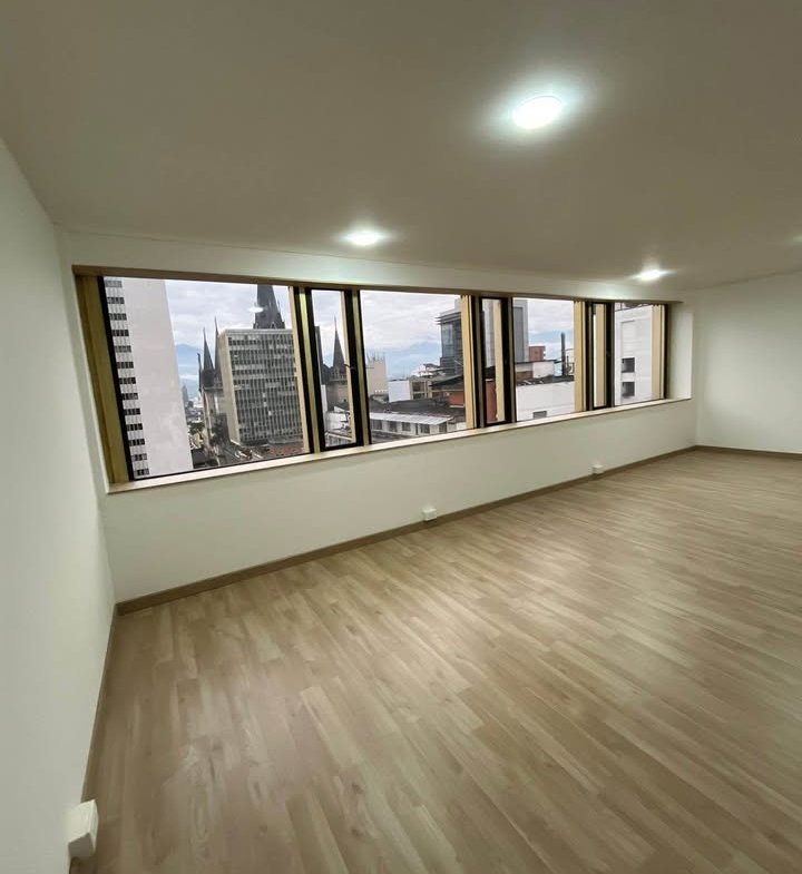 Oficina en venta — Edificio Banco de Bogotá, Centro de Manizales.