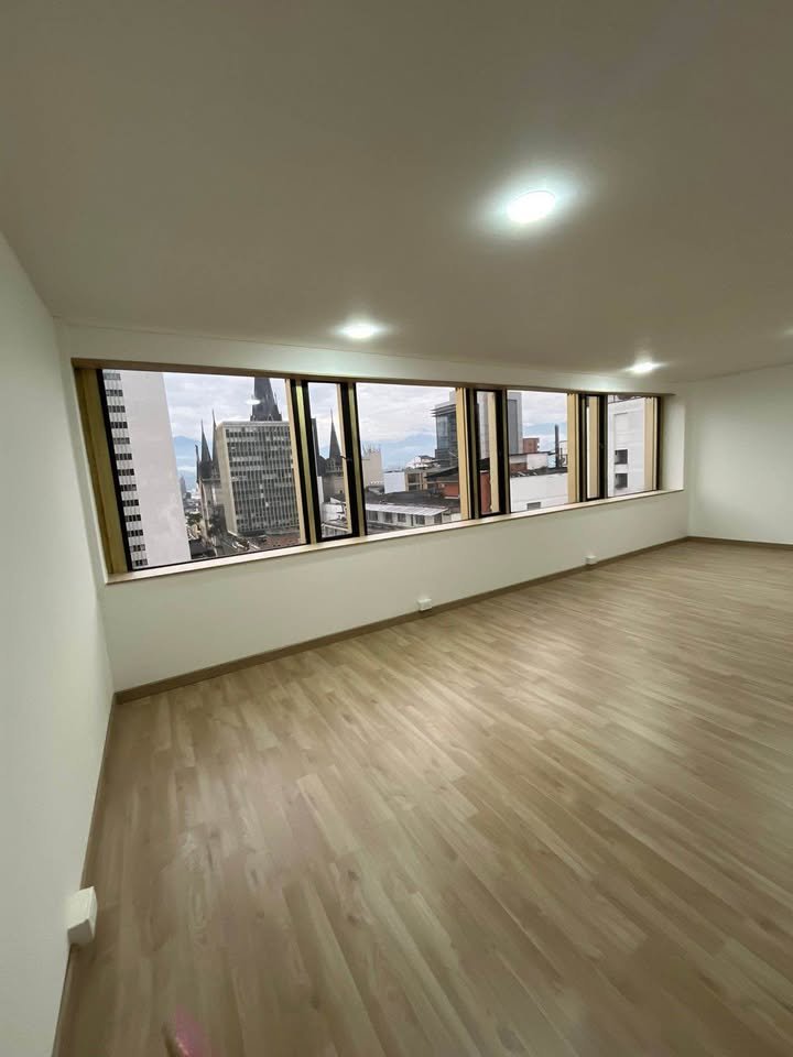 Oficina en venta — Edificio Banco de Bogotá, Centro de Manizales.
