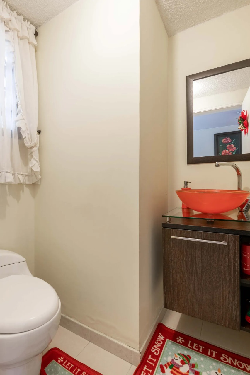 BAÑO 1 Casa en Venta en Nueva Autopista, Bogotá